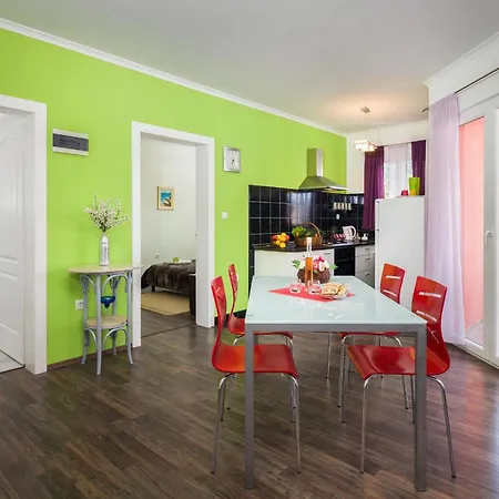1 - Modern W Big Garden & Terrace W Sea View Apartmán *